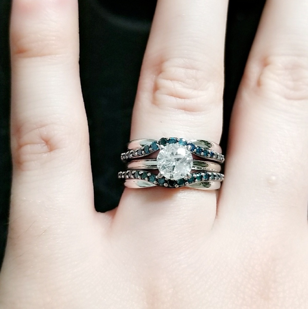 2 blue diamond bands